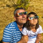 Father,And,Daughter,,Family,Viewing,Solar,Eclipse,With,Special,Glasses