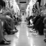 Pasajeros en un vagón del transporte público en la Ciudad de México