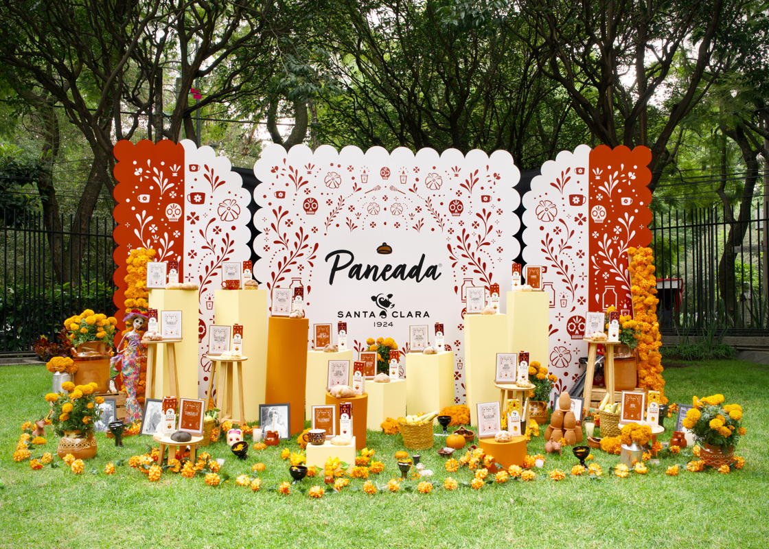 Montaje de La Paneada Santa Clara 2026 con decoración de Día de Muertos