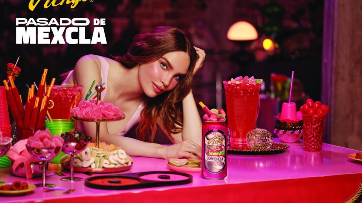 Belinda en la campaña “Pasado de Mexcla” de Vicky Gomichela, de Grupo Modelo
