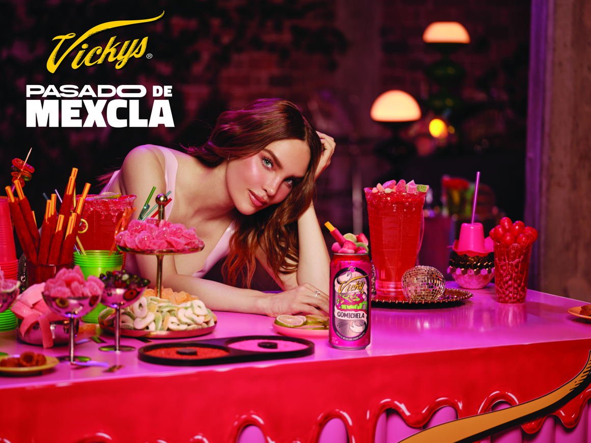 Belinda en la campaña “Pasado de Mexcla” de Vicky Gomichela, de Grupo Modelo